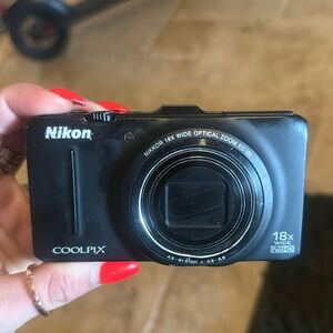 Nikon coolpix camera 18x wide